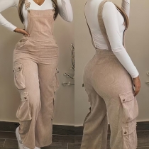 Trendig manchesterjumpsuit med fyrkantig hals, sidofickor, vida ben och strumpebandshållare