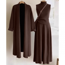 Trendigt 3-delat damset: ärmlös topp med hög halsringning, midikjol och kofta