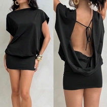 Klänning Bodycon – kortärmad med rund halsringning, draperad och öppen rygg, elegant för fest och vardag