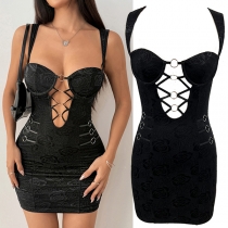 Sexig festklänning med O-ringad framsida, snörning och blommigt tryck, hjärtformad halsringning och figurnära passform