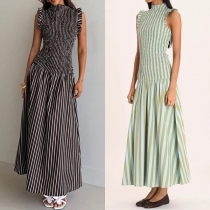 Modernt vertikalrandigt mönster med volang, ärmlös maxiklänning