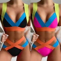 Bikiniset i neopren med kontrastfärger