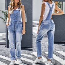 Fashionabel overall i denim med främre ficka och justerbara band