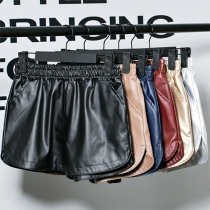 Mode PU-lädershorts med elastisk midja och enfärgad design