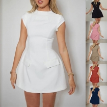 Ärmlös enfärgad rundhalsad Slim Fit Klänning
