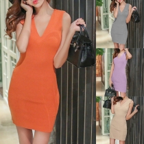 Elegant Solid Color Sleeveless  V-neck Slim Fit Knit Dress