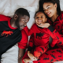 Tvådelad pyjamas med älgmotiv för par