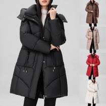 Enfärgad långärmad kappa med huva och slim fit passform