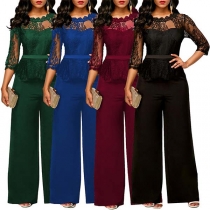 Sexig jumpsuit med spetsinslag, 3/4-ärm, hög midja och enfärgad design.
