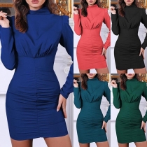 Elegant enfärgad långärmad Mock Neck åtsittande klänning