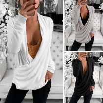 Sexig långärmad topp med djup V-ringning i enfärgad design
