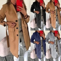 Modeullkappa med enfärgad, långärmad och enkelknäppt design