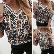 Leopardmönstrad halvärm V-ringad T-shirt