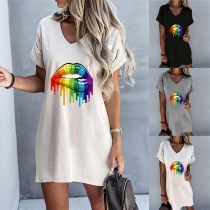 Ärmlös T-shirtklänning med V-ringning i chic stil och slitningar