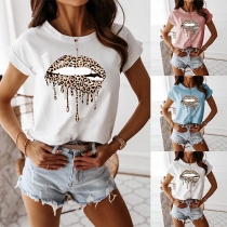 Kortärmad t-shirt med leopardtryck och rund hals