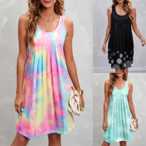 Modeklänning med ärmlös rund hals och tie-dye tryckning