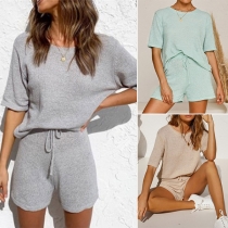 Enfärgad kortärmad topp + tvådelade shorts set