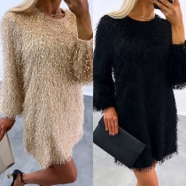 Sexig off-shoulder båthals långärmad enfärgad sammetklänning
