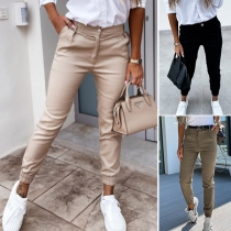 Högmidjade enfärgade byxor i Slim Fit