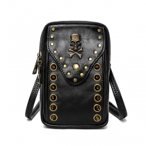 Axelväska i retro punkstil med dödskallemotiv och nitar
