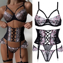 Sexig genomskinlig Gaze Heart Broderi Underkläder i tre delar