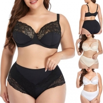 Sexigt enfärgat push-up-lingerieset i spets med slitsdetalj