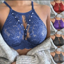Sexig spetsbehå med spetsdetaljer, genomskinlig och dekorerad med strass, med push-up-effekt och delad design.