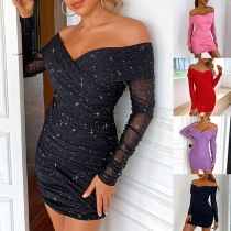 Sexig långärmad festklänning med båthals och glitter i slim fit-stil