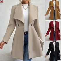 Elegant charmig enfärgad kappa med flounce detaljer