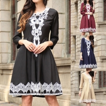 Fashion Lace Spliced 3/4 Sleeve Round Neck Dress