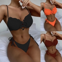 Sexig enfärgad bikiniset med hålmönster och snörning