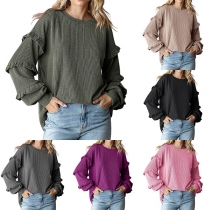 Enfärgad långärmad T-shirt med rund hals och volangdetaljer
