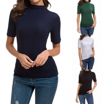 Mode enfärgad t-shirt med korta ärmar och åtsittande krage