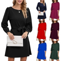 Elegant enfärgad kortärmad rundhalsad Slim Fit-klänning
