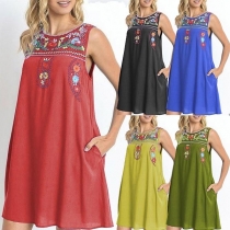 Retro Style Sleeveless Round Neck Embroidery Dress