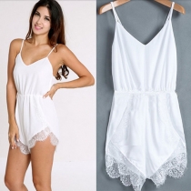 Enfärgad jumpsuit med spetsdetaljer i chiffong