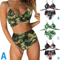 Sexigt och trendigt bikiniset med kamouflagetryck