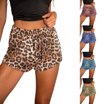 Casual stil, elastiskt midjeband, leopardmönstrade shorts