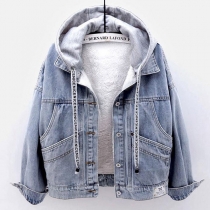 Trendig jeanskappa med avtagbar huva och knäppning baktill(Storleken är liten)