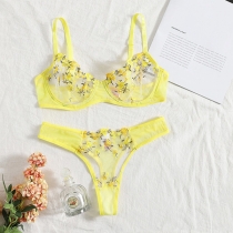 Sexigt gult blommigt broderat tvådelat damunderkläderset