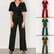 Kortärmad enfärgad V-ringad jumpsuit med vida ben
