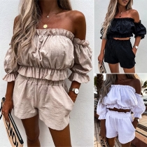 Sexigt tvådelat volangset med off-shoulder crop top och shorts