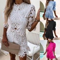 Elegant tvådelat spetsset med croppad topp och asymmetriska shorts