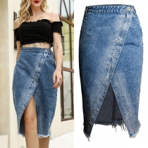 Moderntvättad slitsad jeanskjol med sliten look