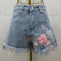 Tasseled Raw Hem Slim Fit 3D Flower Denim Shorts för kvinnor