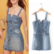 Denimkjol med sned knapp med insvept bröst och smala hängselband