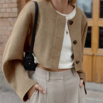 Elegant enfärgad Crop-jacka med knäppning