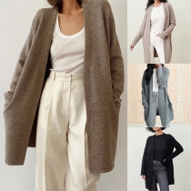 Enkel och minimalistisk långärmad stickad cardigan i enfärgad design