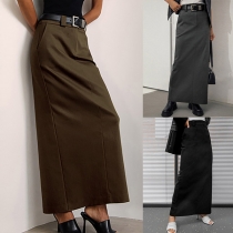 Elegant maxikjol i enfärgat högt skuren design