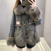 Mellanlång jeansjacka med fuskrävpäls